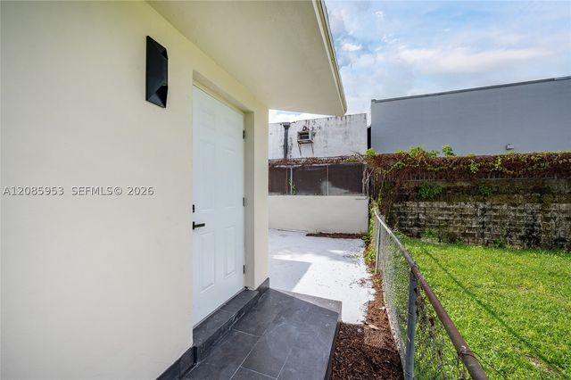 1028 NW 24th St, Miami, FL 33127