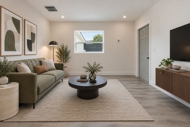 1028 NW 24th St, Miami, FL 33127