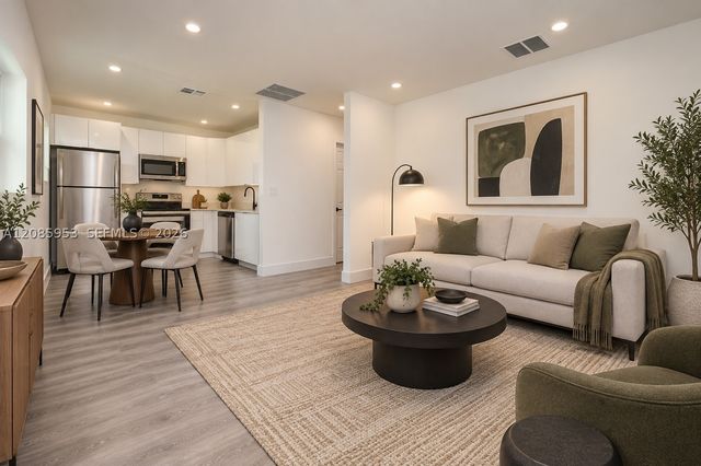 1028 NW 24th St, Miami, FL 33127