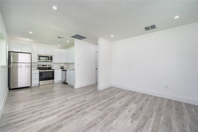 1028 NW 24th St, Miami, FL 33127