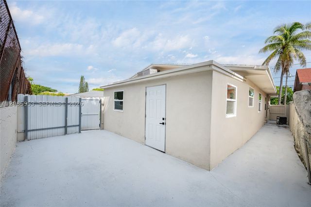 1028 NW 24th St, Miami, FL 33127