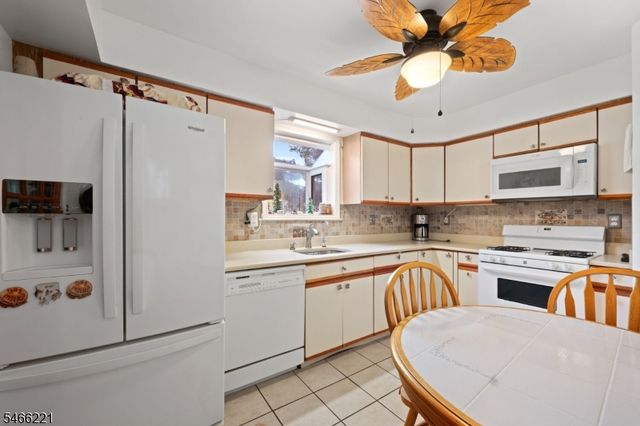 29 Avebury Pl, Franklin Twp., NJ 08873