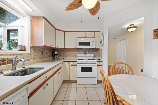 29 Avebury Pl, Franklin Twp., NJ 08873