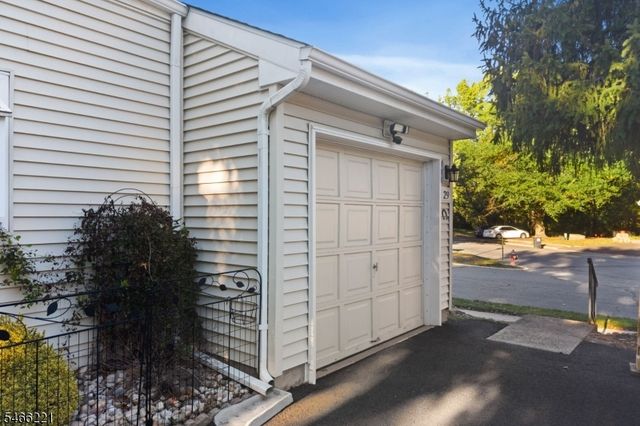 29 Avebury Pl, Franklin Twp., NJ 08873