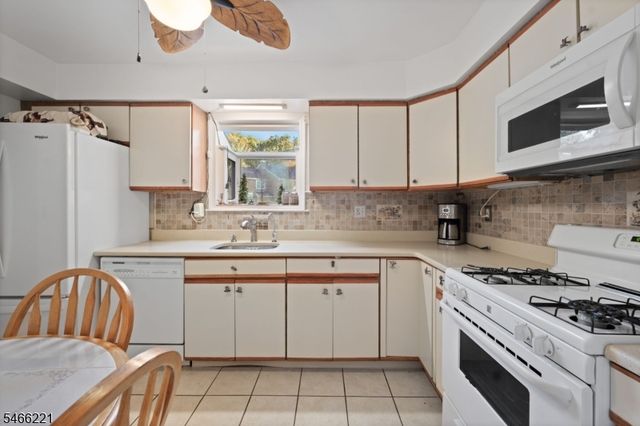 29 Avebury Pl, Franklin Twp., NJ 08873