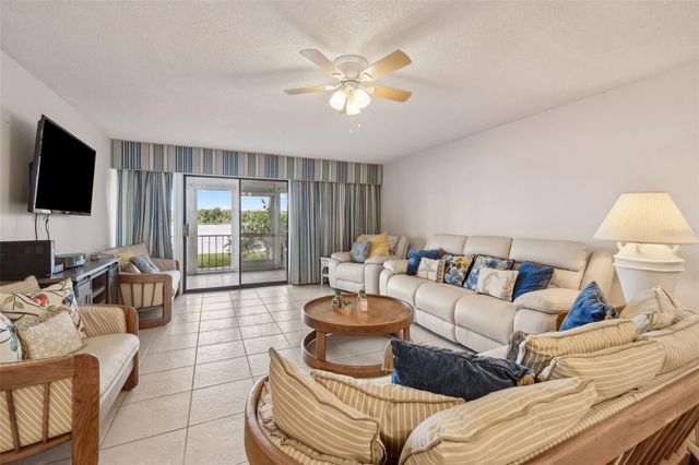 125 RIVER BEND PLACE D, Welaka, FL 32193