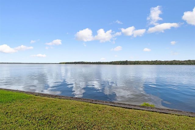 125 RIVER BEND PLACE D, Welaka, FL 32193