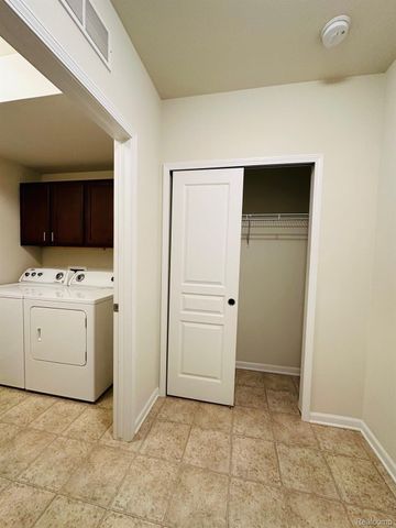 44561 GWINNETT Loop, Novi, MI 48377