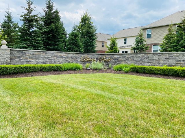44561 GWINNETT Loop, Novi, MI 48377