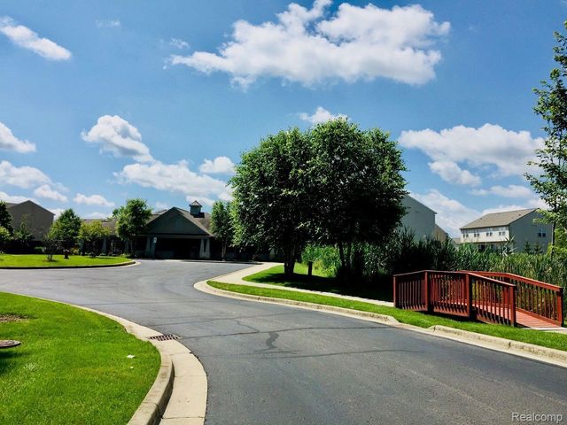 44561 GWINNETT Loop, Novi, MI 48377