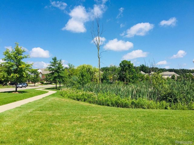 44561 GWINNETT Loop, Novi, MI 48377