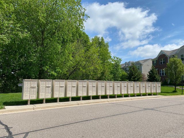 44561 GWINNETT Loop, Novi, MI 48377