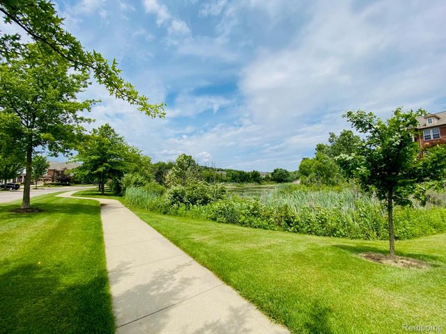 44561 GWINNETT Loop, Novi, MI 48377