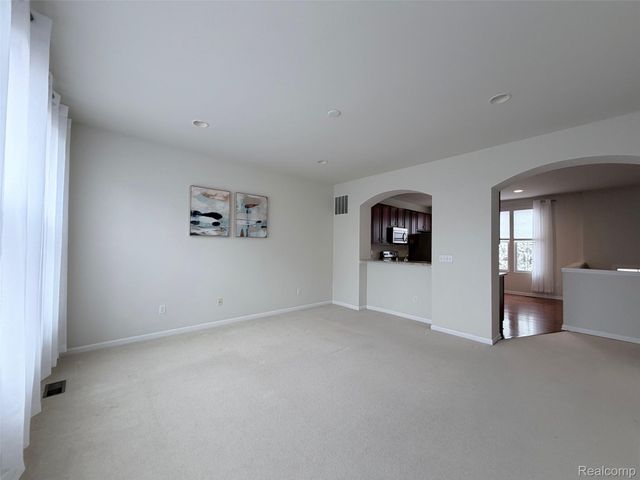 44561 GWINNETT Loop, Novi, MI 48377