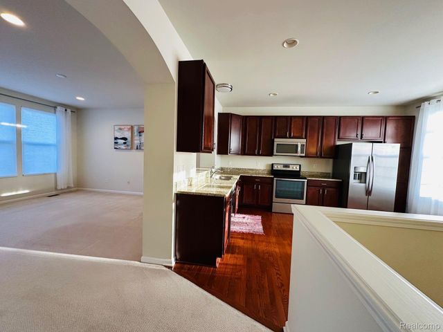 44561 GWINNETT Loop, Novi, MI 48377