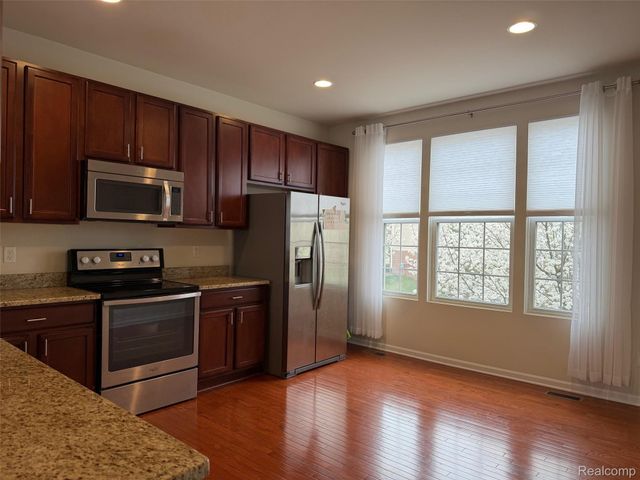 44561 GWINNETT Loop, Novi, MI 48377