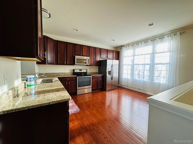 44561 GWINNETT Loop, Novi, MI 48377