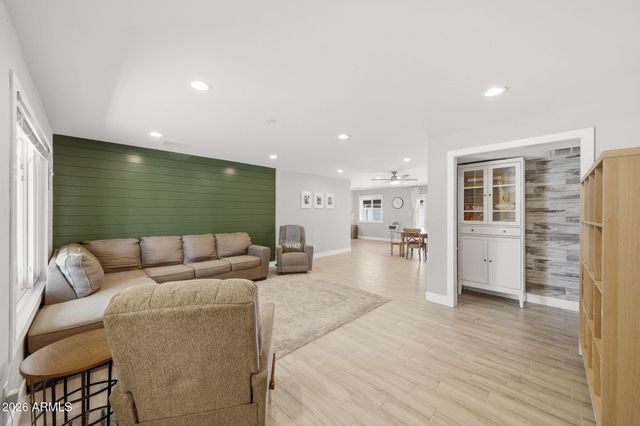 4420 W CHOLLA Street, Glendale, AZ 85304