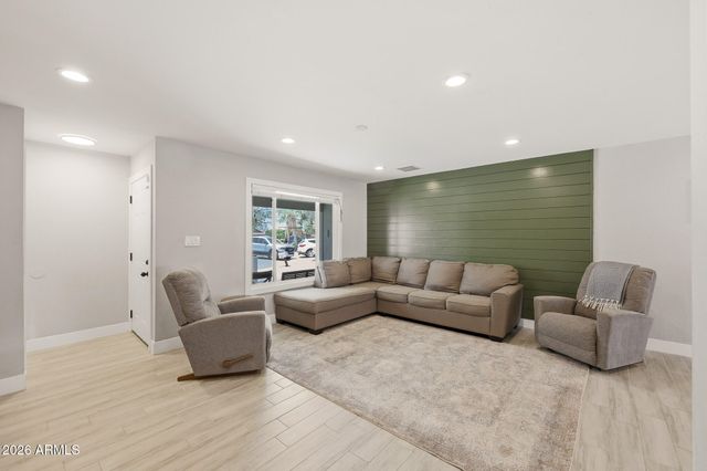4420 W CHOLLA Street, Glendale, AZ 85304
