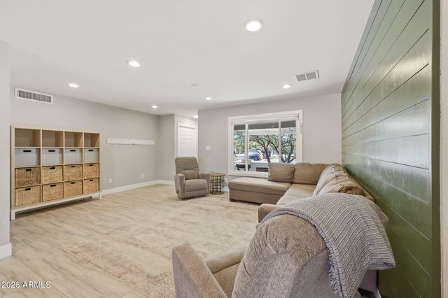 4420 W CHOLLA Street, Glendale, AZ 85304