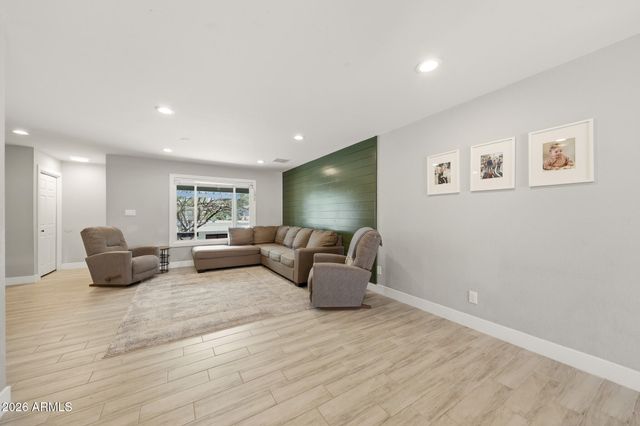 4420 W CHOLLA Street, Glendale, AZ 85304