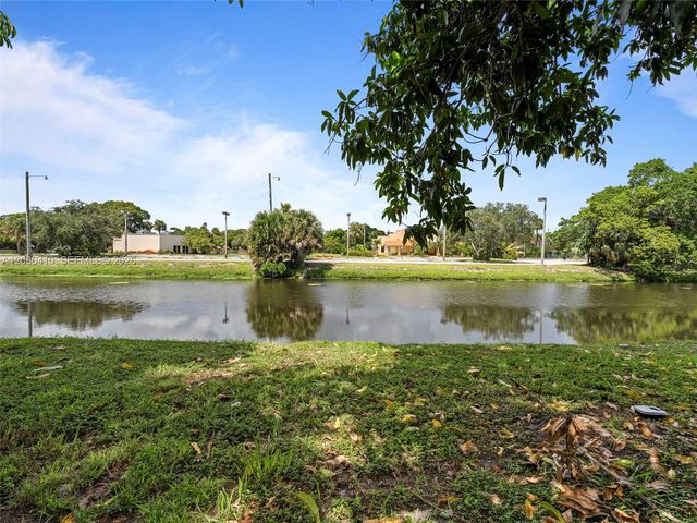3609 Townhouse Court 3609, West Palm Beach, FL 33407