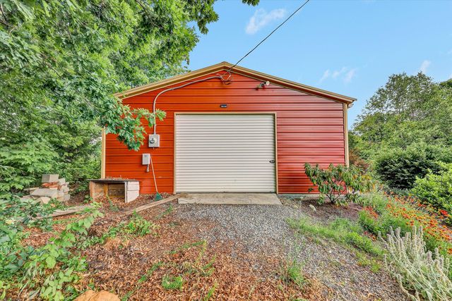 48 Irvin Seay RD, Bassett, VA 24055