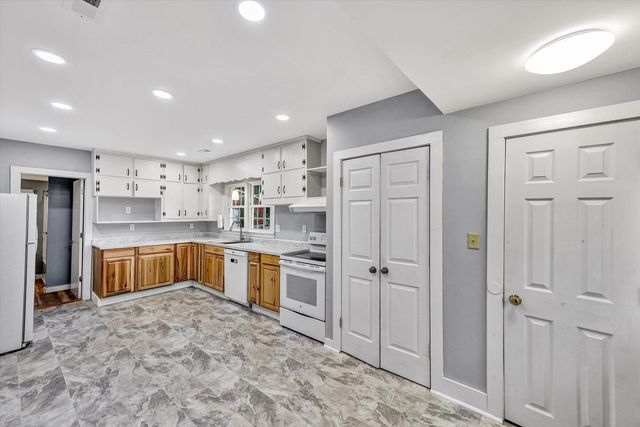 48 Irvin Seay RD, Bassett, VA 24055