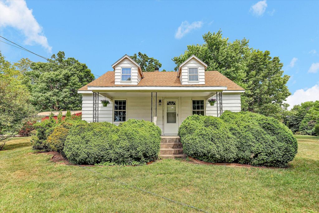 48 Irvin Seay RD, Bassett, VA 24055