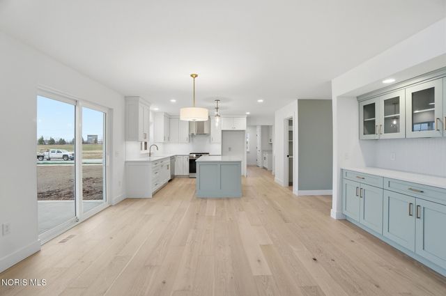 11 Hawthorne Crossing, Perrysburg, OH 43551