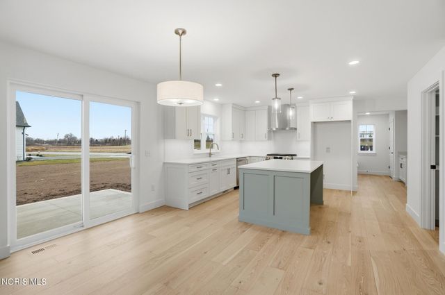 11 Hawthorne Crossing, Perrysburg, OH 43551