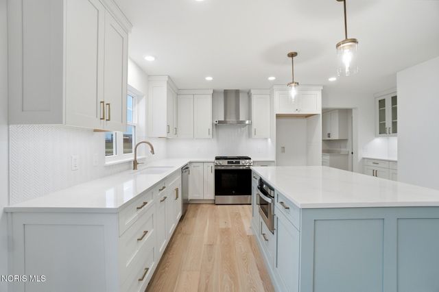 11 Hawthorne Crossing, Perrysburg, OH 43551