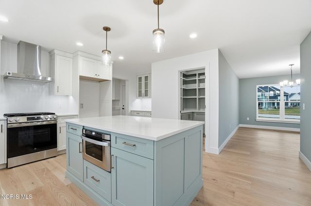 11 Hawthorne Crossing, Perrysburg, OH 43551