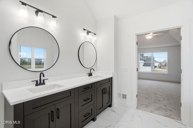 11 Hawthorne Crossing, Perrysburg, OH 43551