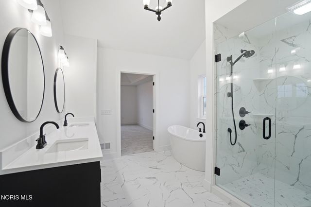 11 Hawthorne Crossing, Perrysburg, OH 43551