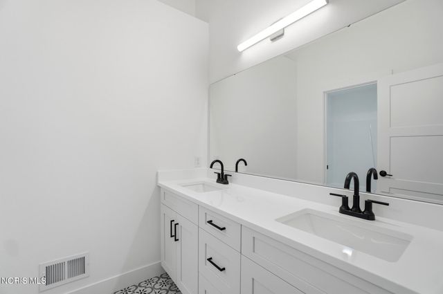 11 Hawthorne Crossing, Perrysburg, OH 43551