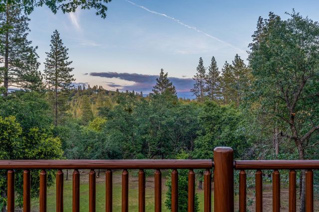211 Fox Rd, Glencoe, CA 95232