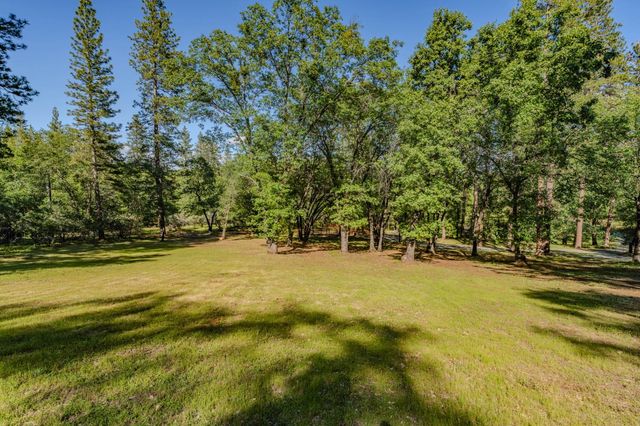 211 Fox Rd, Glencoe, CA 95232