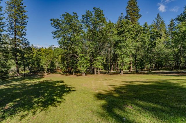 211 Fox Rd, Glencoe, CA 95232
