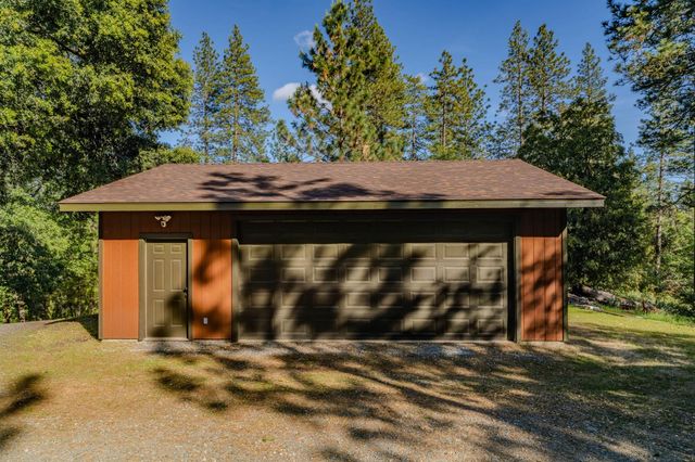 211 Fox Rd, Glencoe, CA 95232