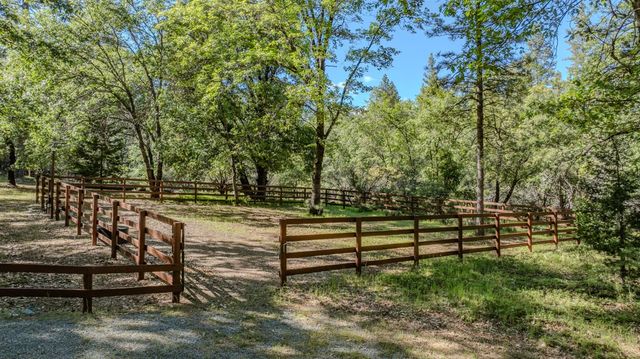 211 Fox Rd, Glencoe, CA 95232