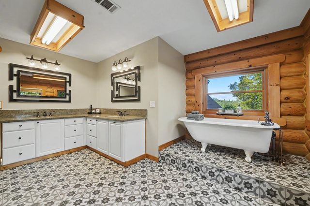 211 Fox Rd, Glencoe, CA 95232