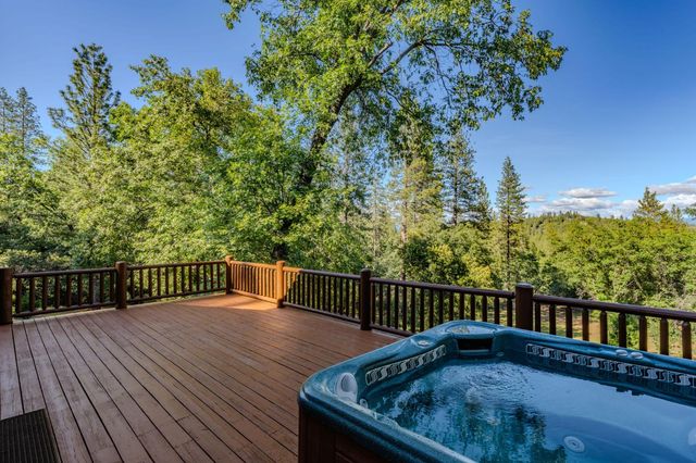 211 Fox Rd, Glencoe, CA 95232