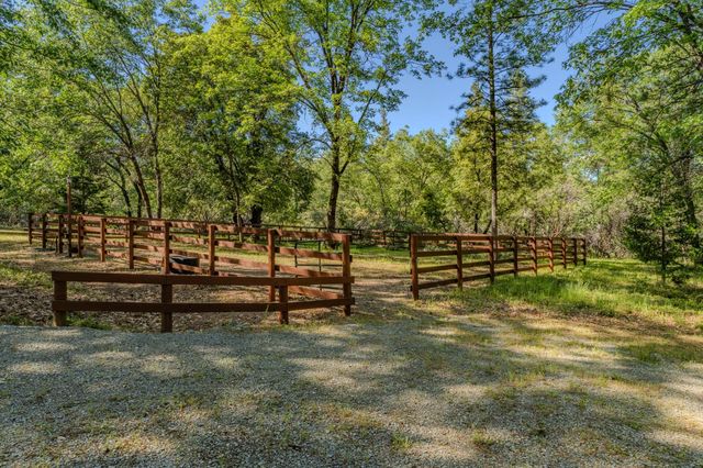 211 Fox Rd, Glencoe, CA 95232