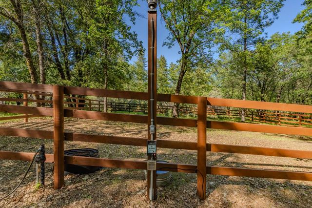 211 Fox Rd, Glencoe, CA 95232