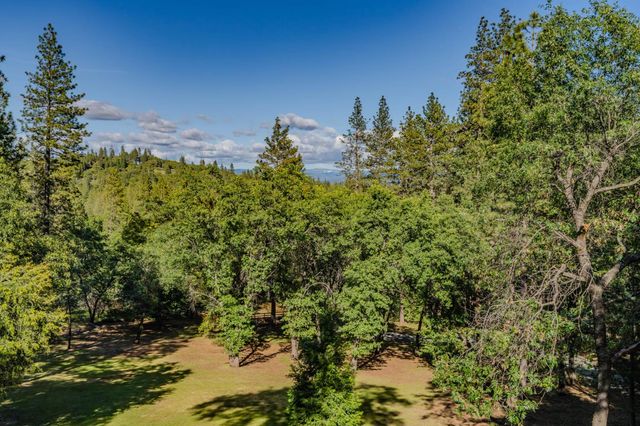211 Fox Rd, Glencoe, CA 95232
