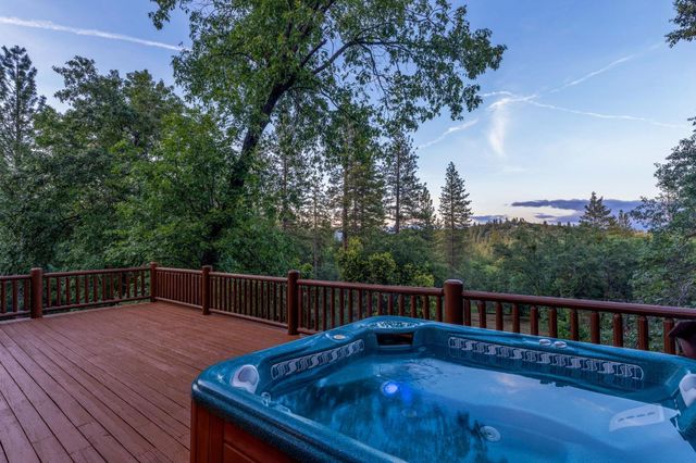 211 Fox Rd, Glencoe, CA 95232