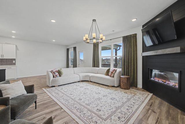 225 Oasis Dr, La Vergne, TN 37086