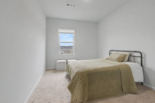 225 Oasis Dr, La Vergne, TN 37086