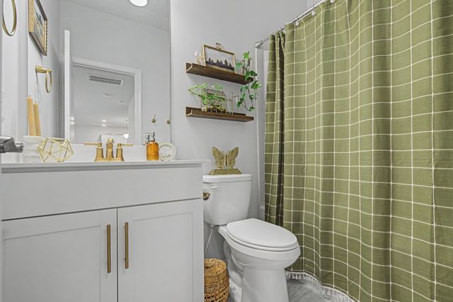 225 Oasis Dr, La Vergne, TN 37086